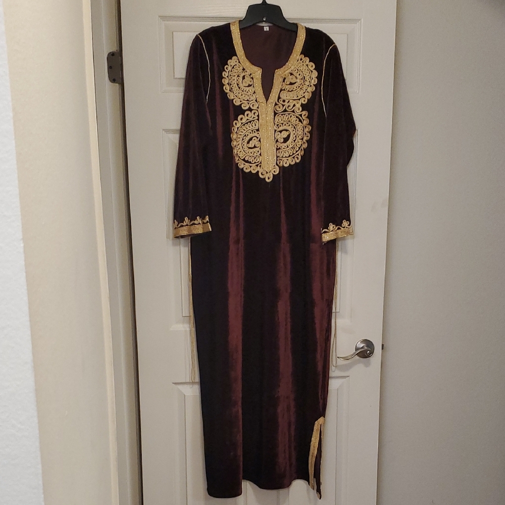 Elegant Velvet Kaftan with Gold Embroidery